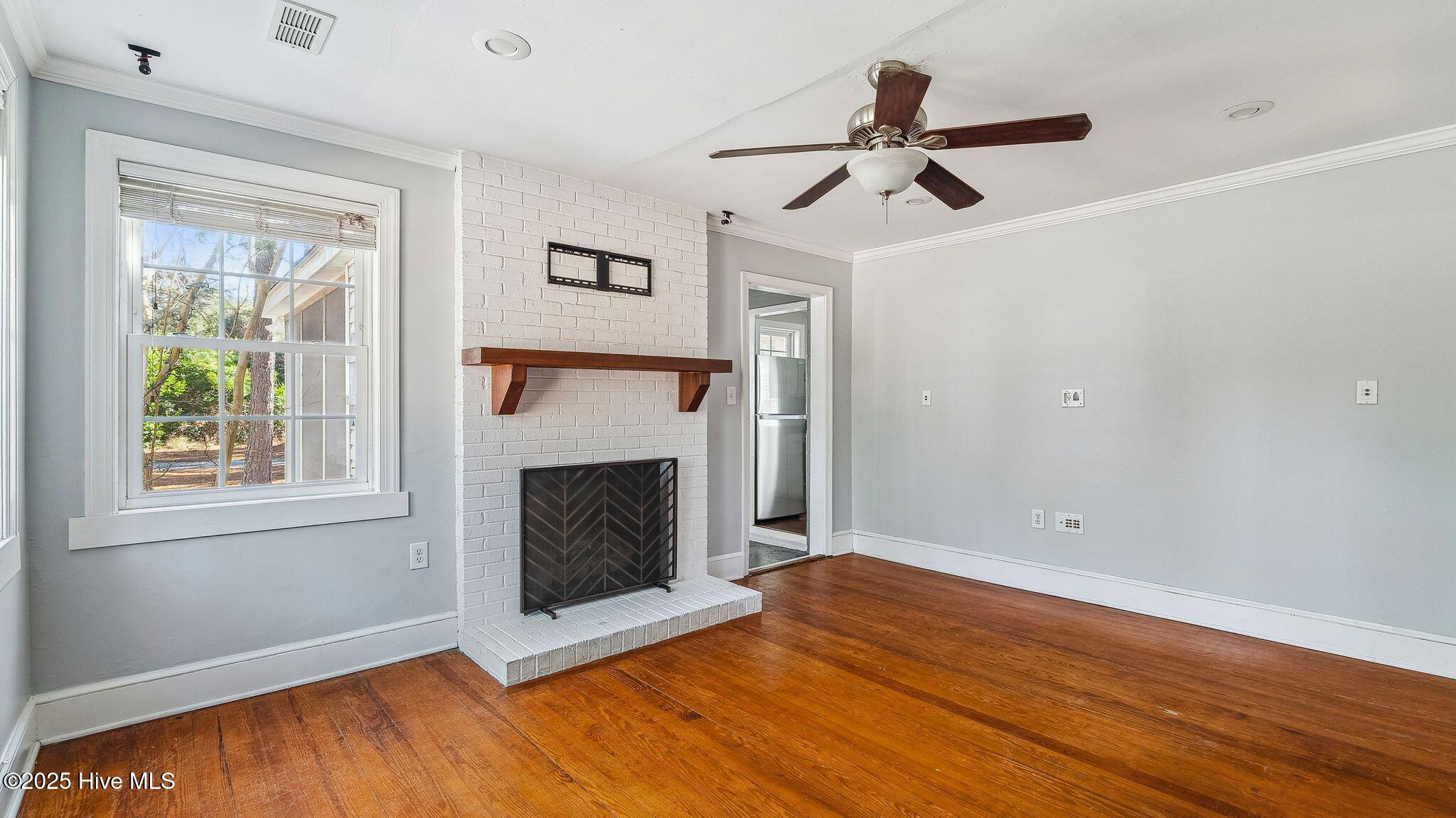 270 W Philadelphia Avenue
