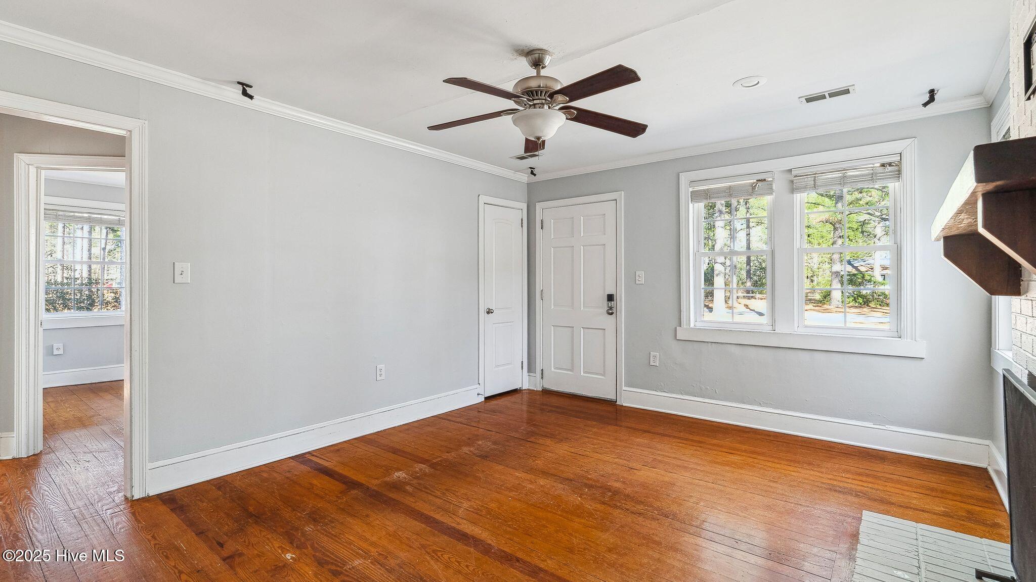 270 W Philadelphia Avenue