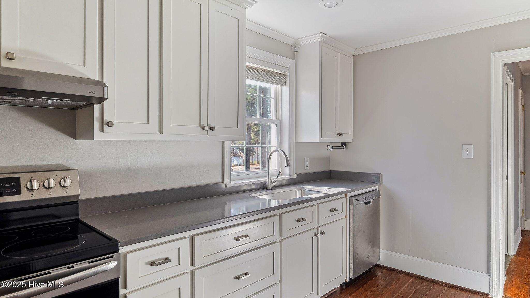 270 W Philadelphia Avenue