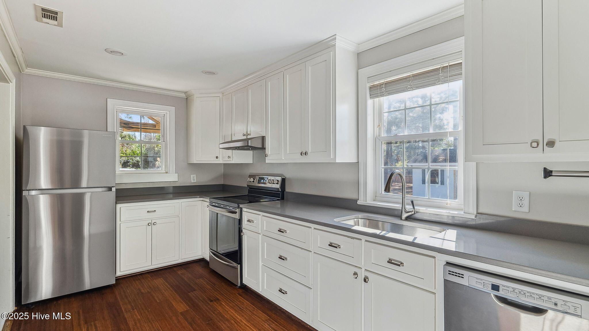 270 W Philadelphia Avenue