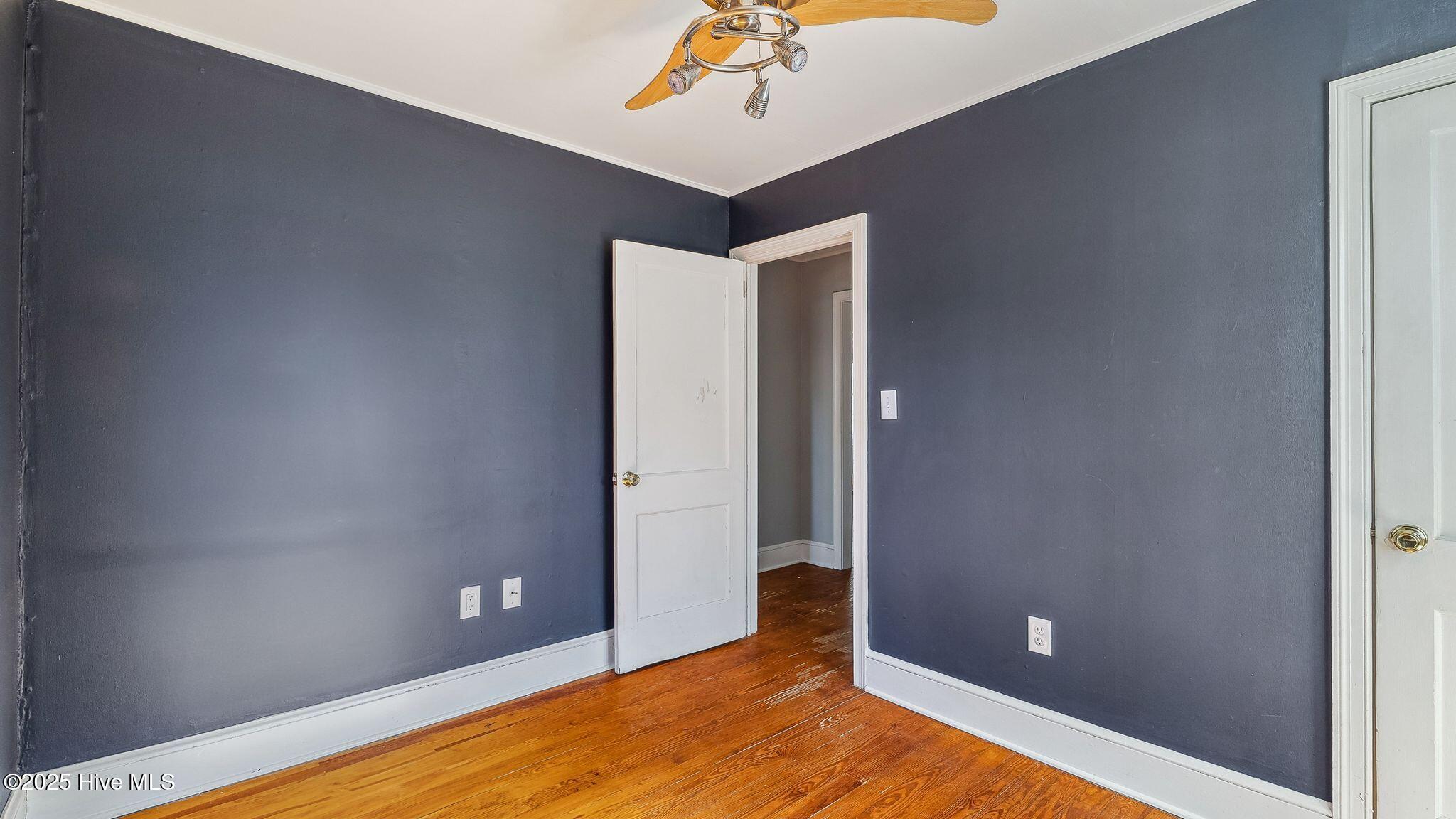 270 W Philadelphia Avenue