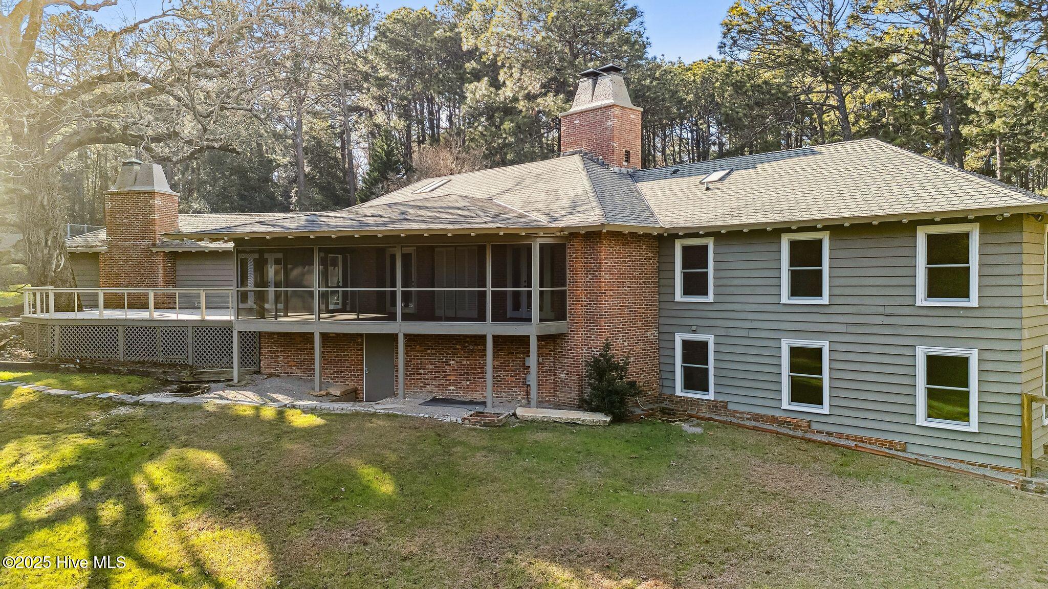 1645 E Indiana Avenue