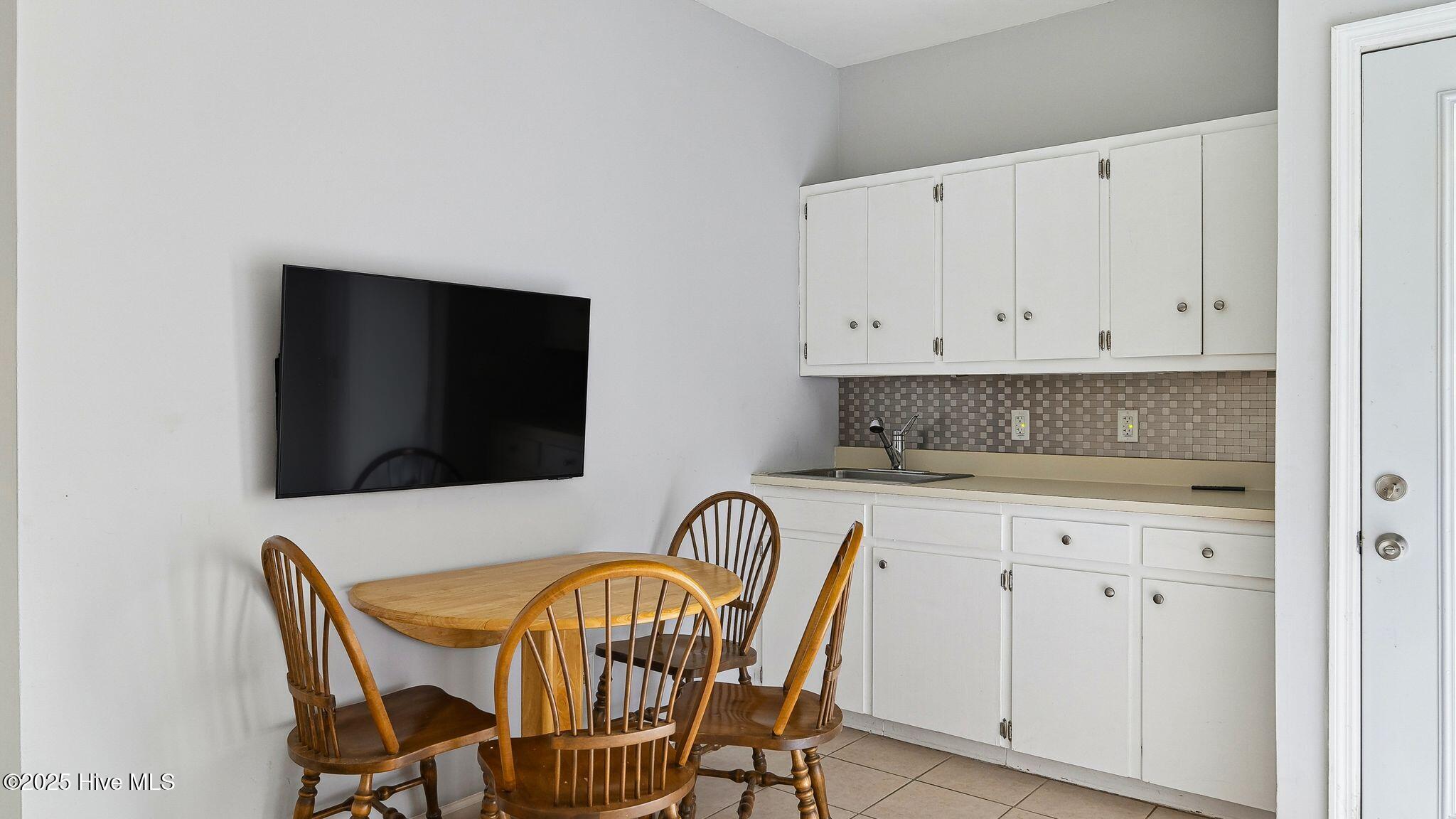 1645 E Indiana Avenue