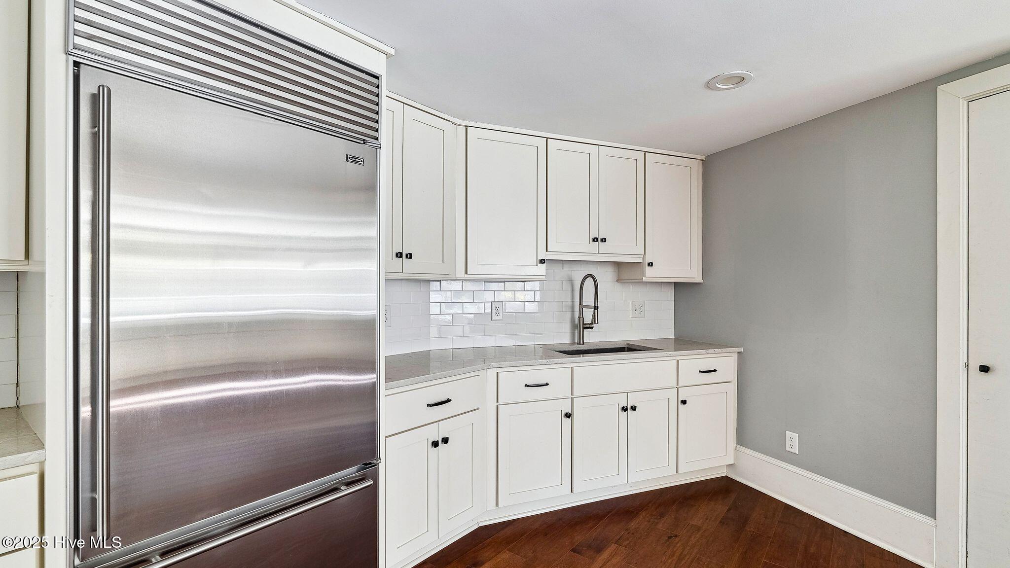 1645 E Indiana Avenue