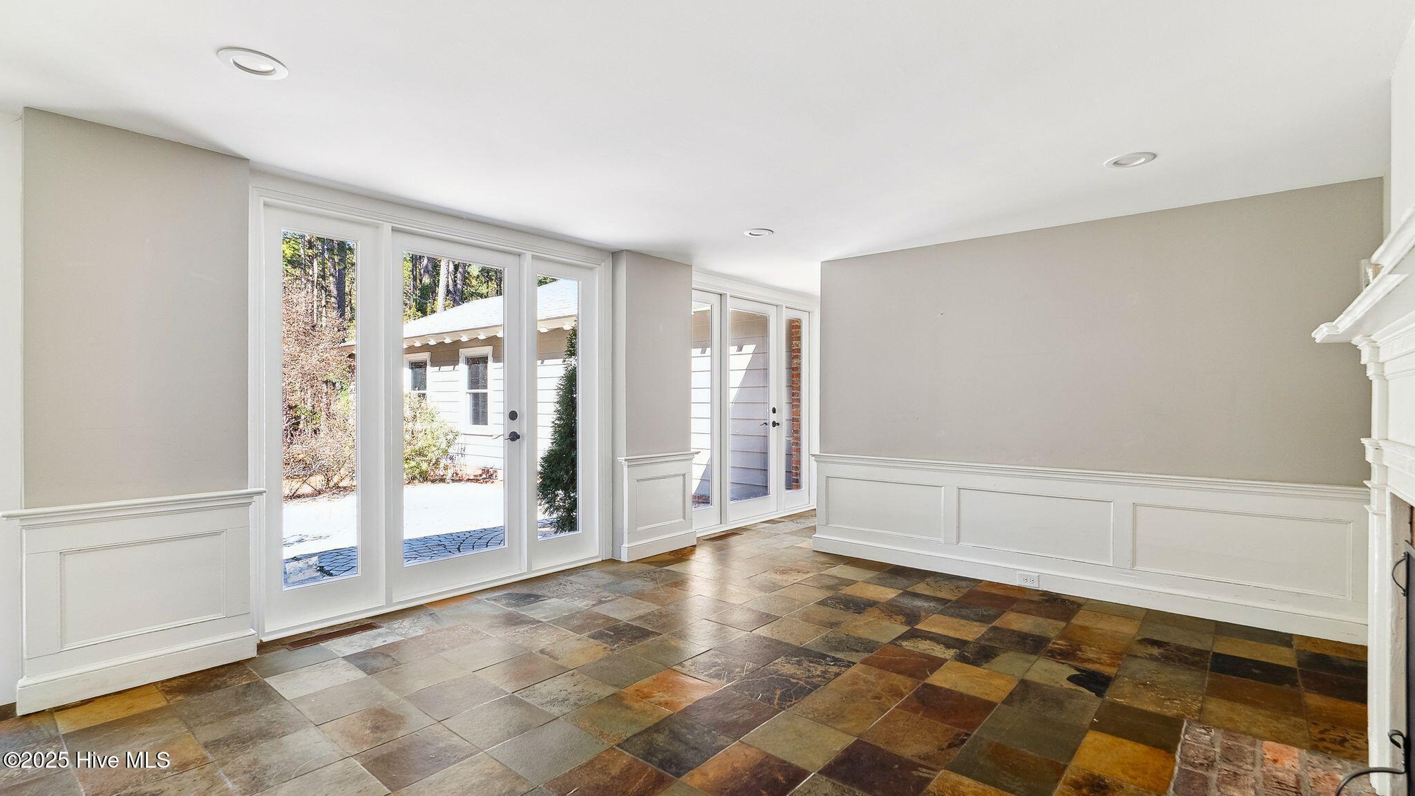 1645 E Indiana Avenue