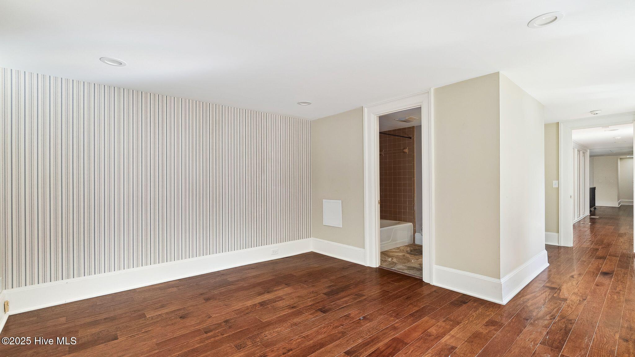 1645 E Indiana Avenue