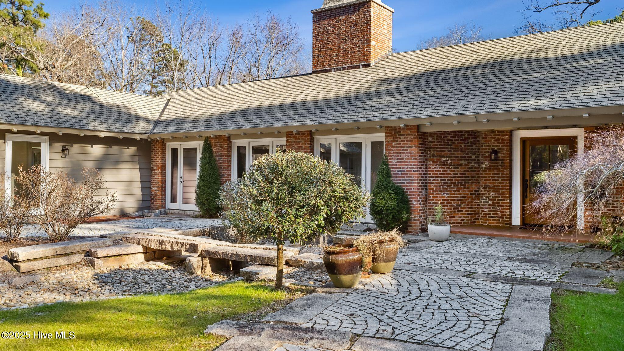 1645 E Indiana Avenue