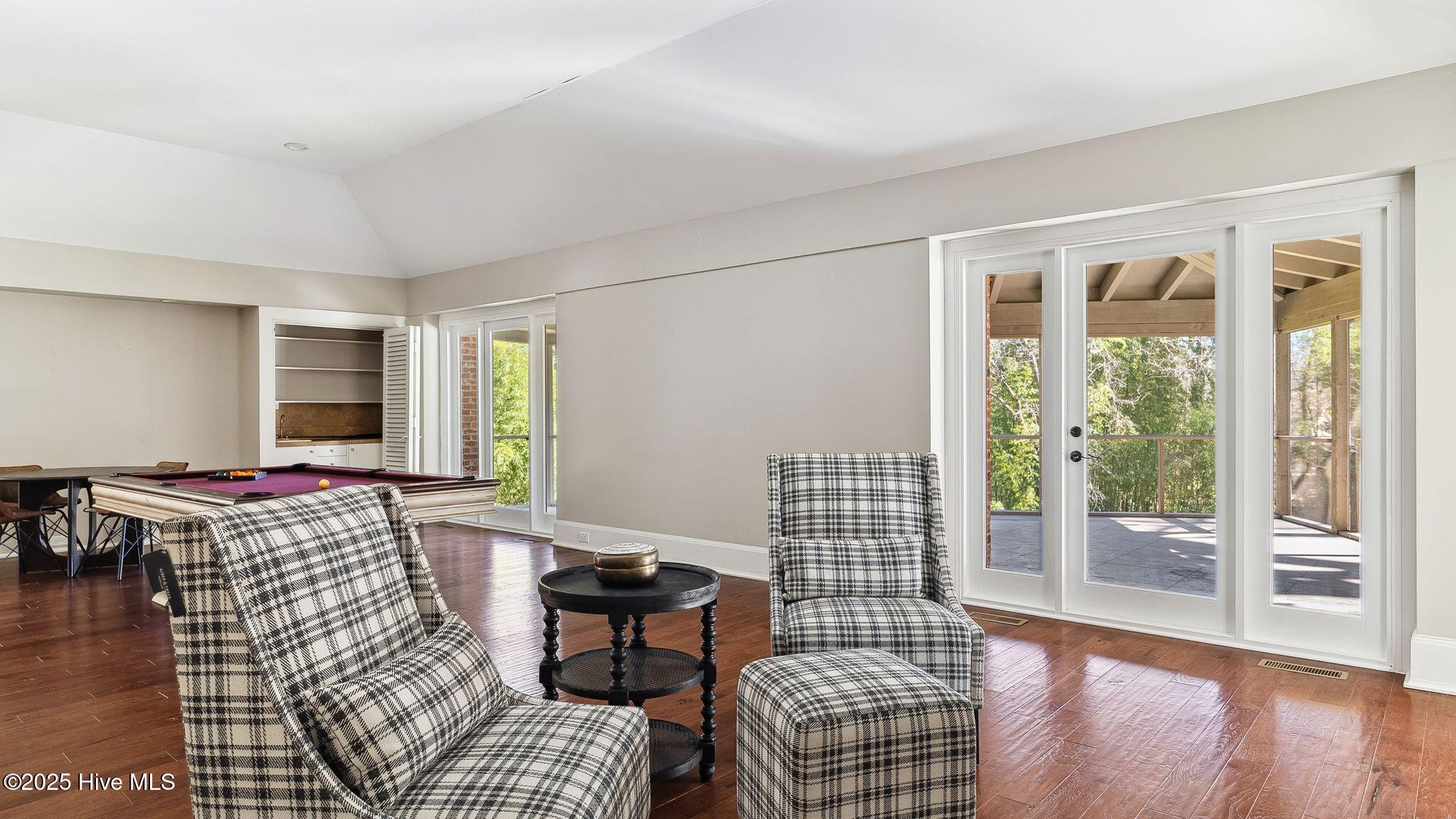 1645 E Indiana Avenue