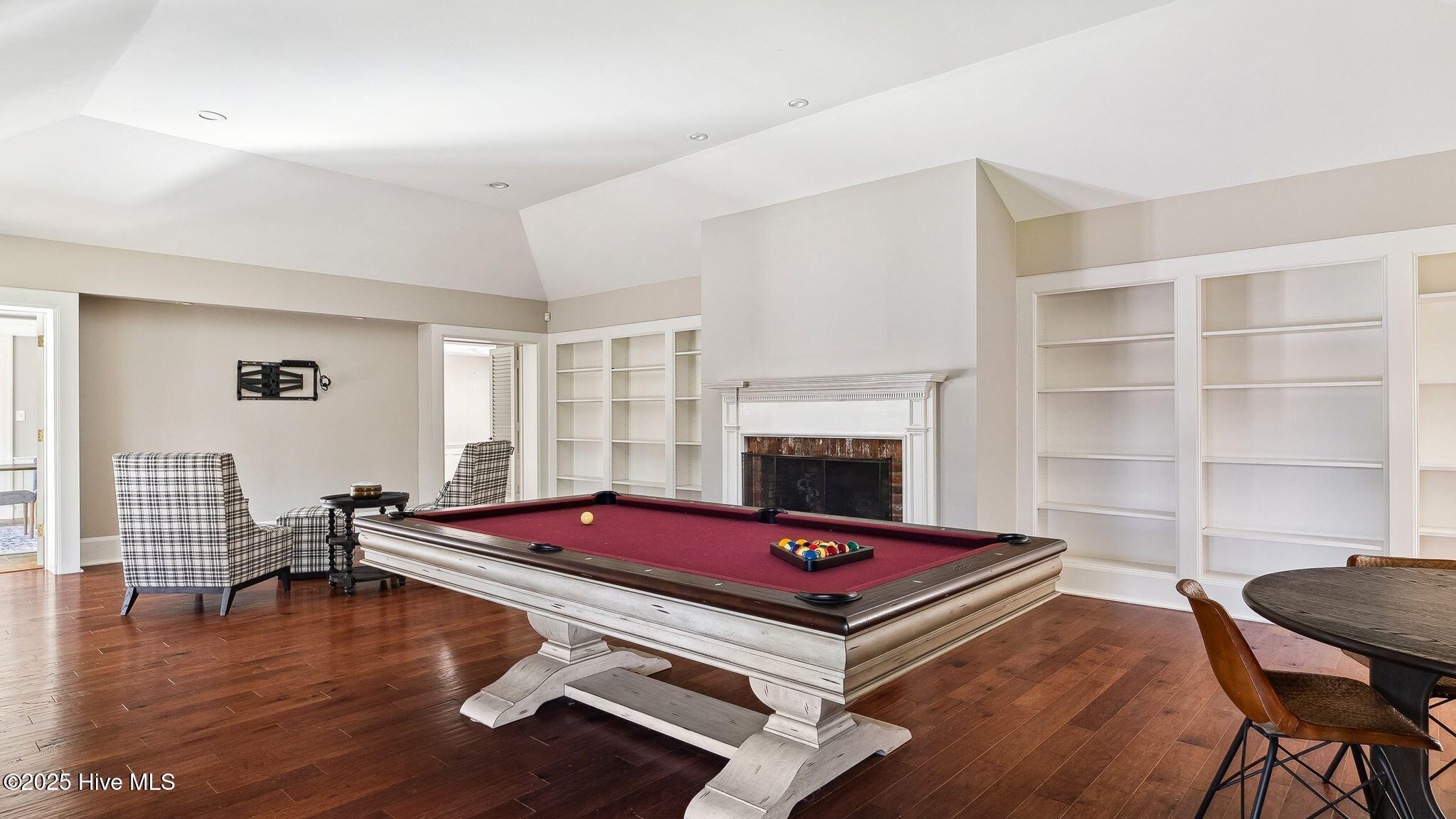 1645 E Indiana Avenue