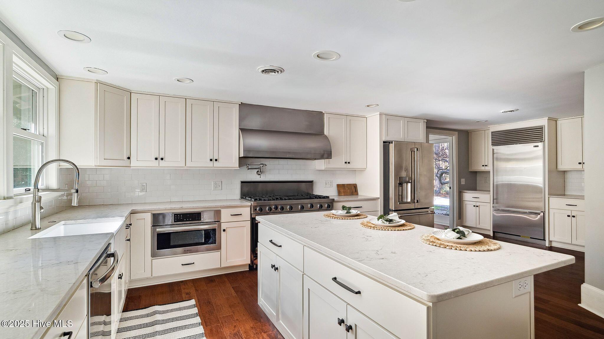 1645 E Indiana Avenue