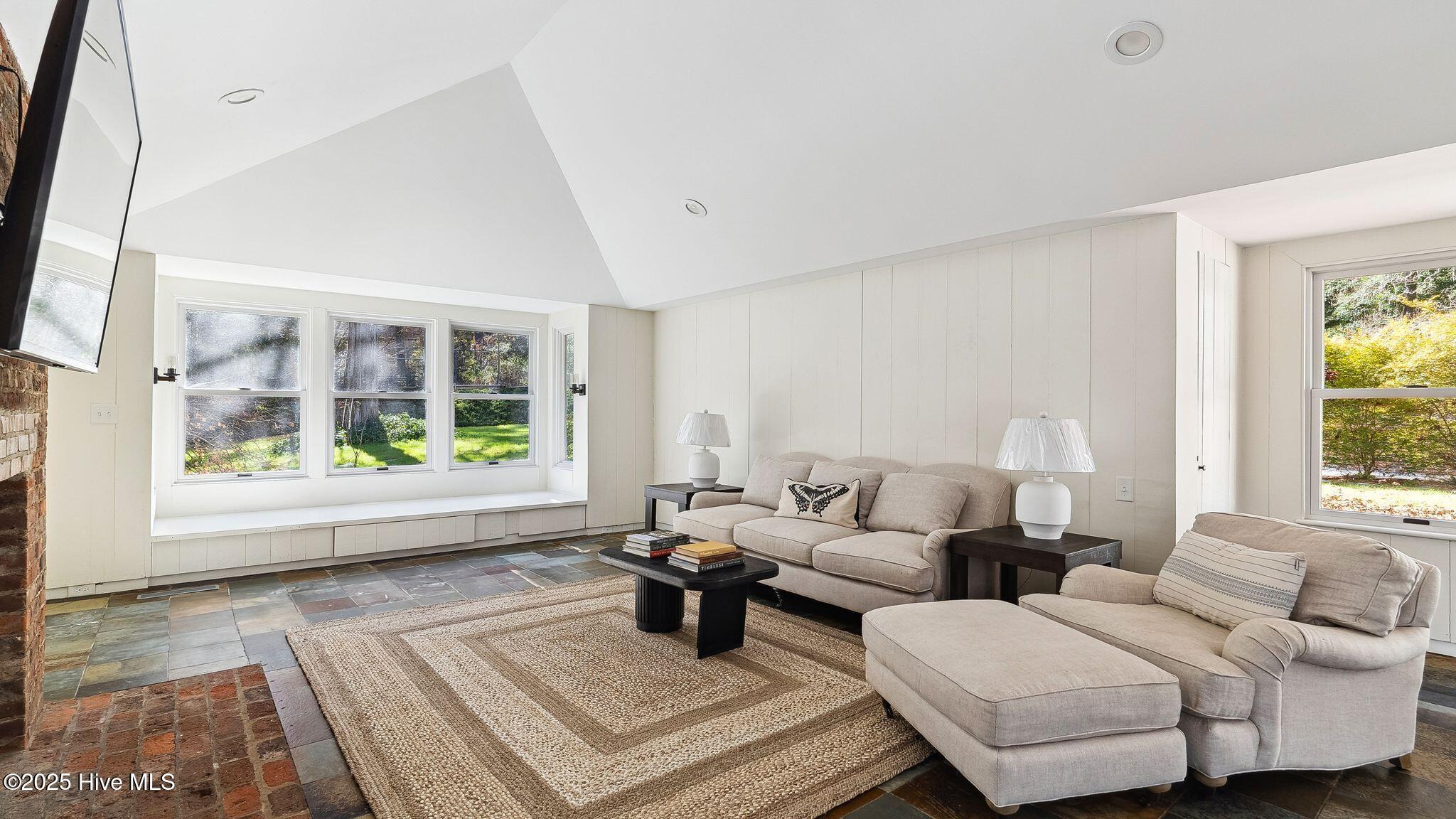 1645 E Indiana Avenue