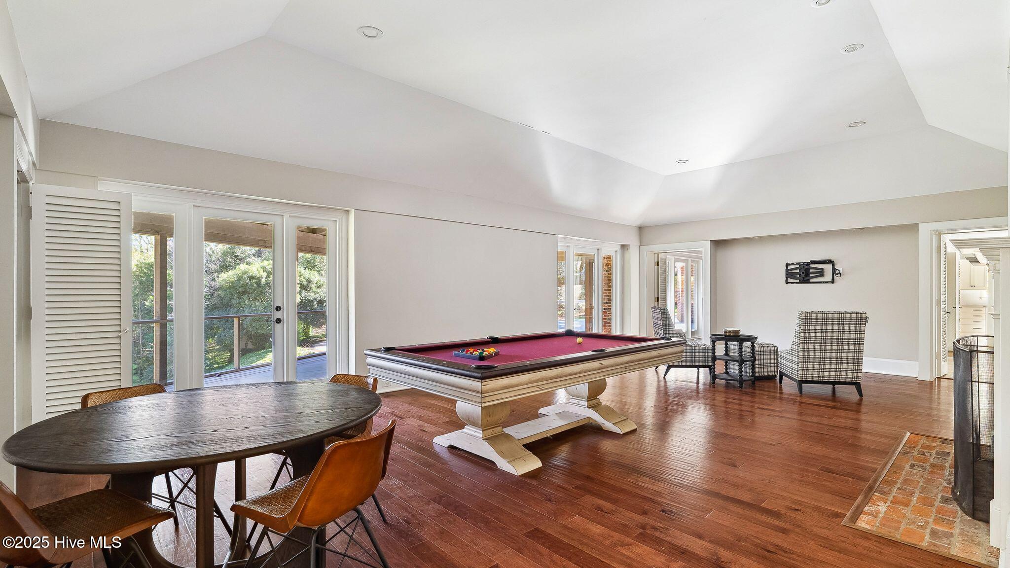 1645 E Indiana Avenue