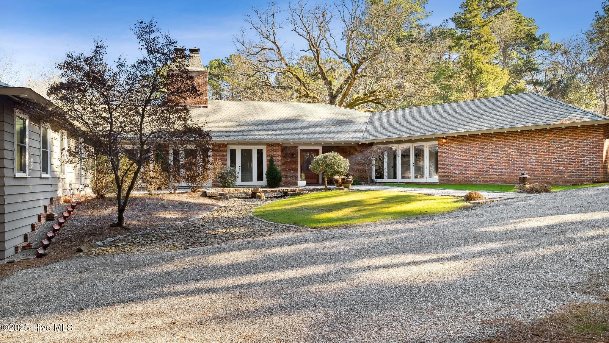 1645 E Indiana Avenue