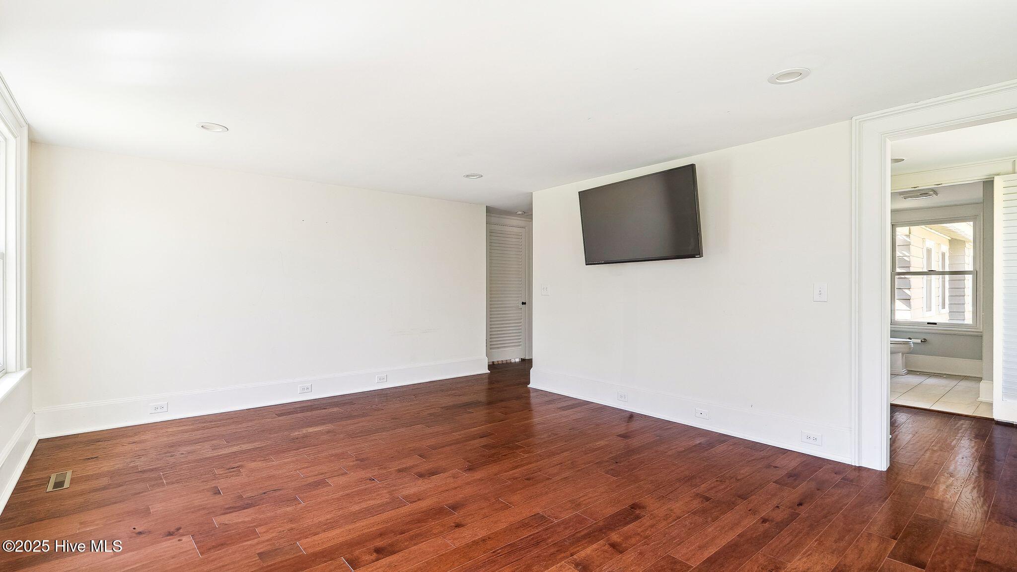 1645 E Indiana Avenue