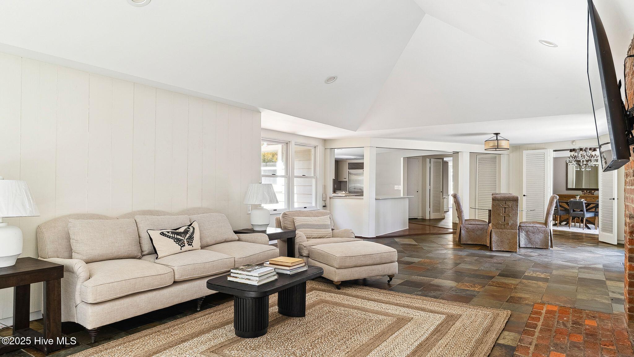 1645 E Indiana Avenue