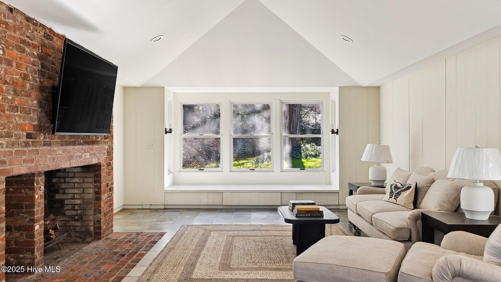 1645 E Indiana Avenue