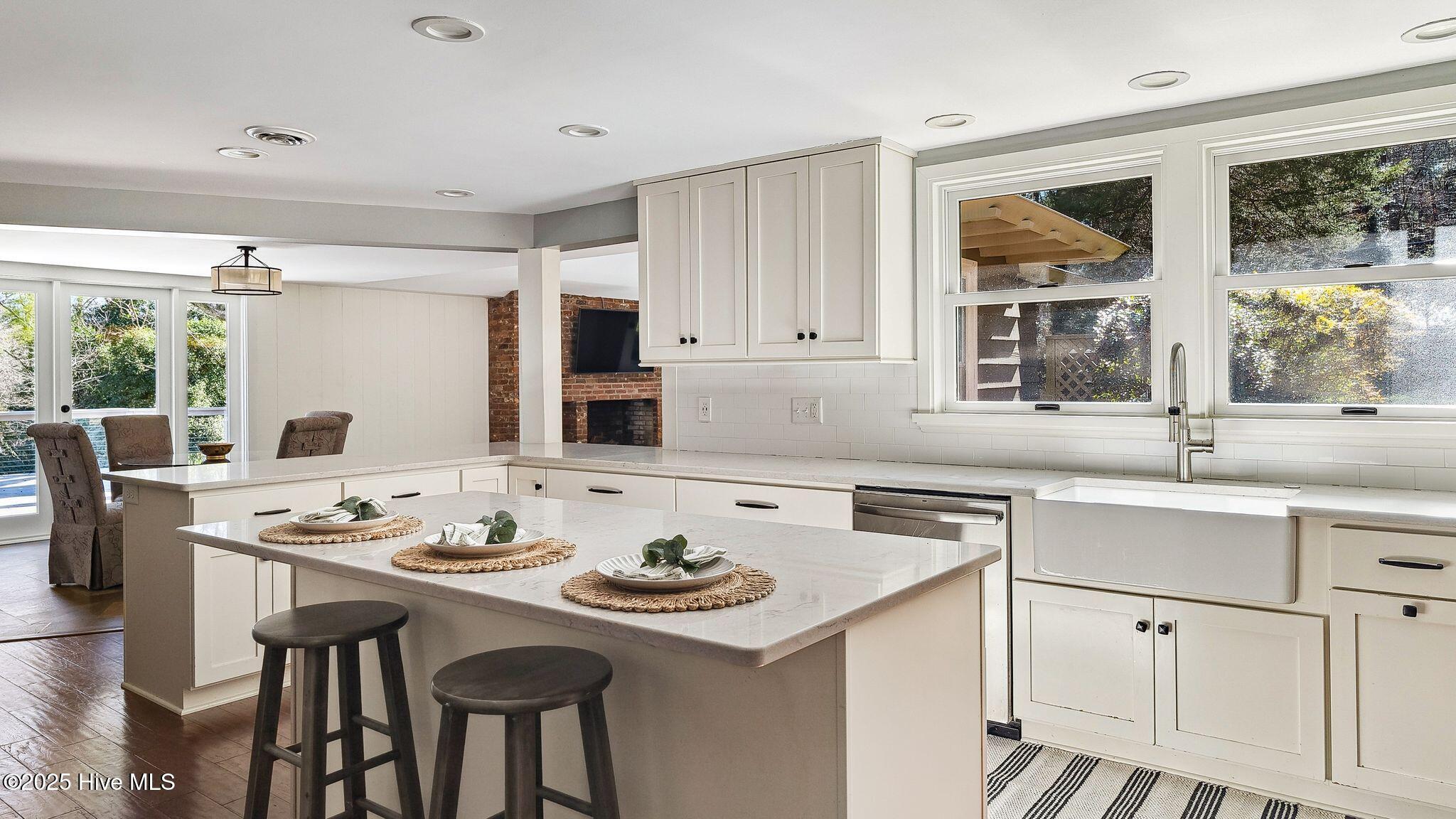 1645 E Indiana Avenue