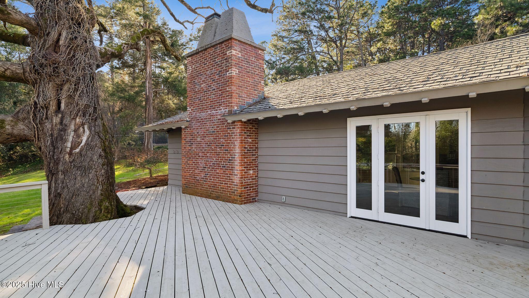 1645 E Indiana Avenue