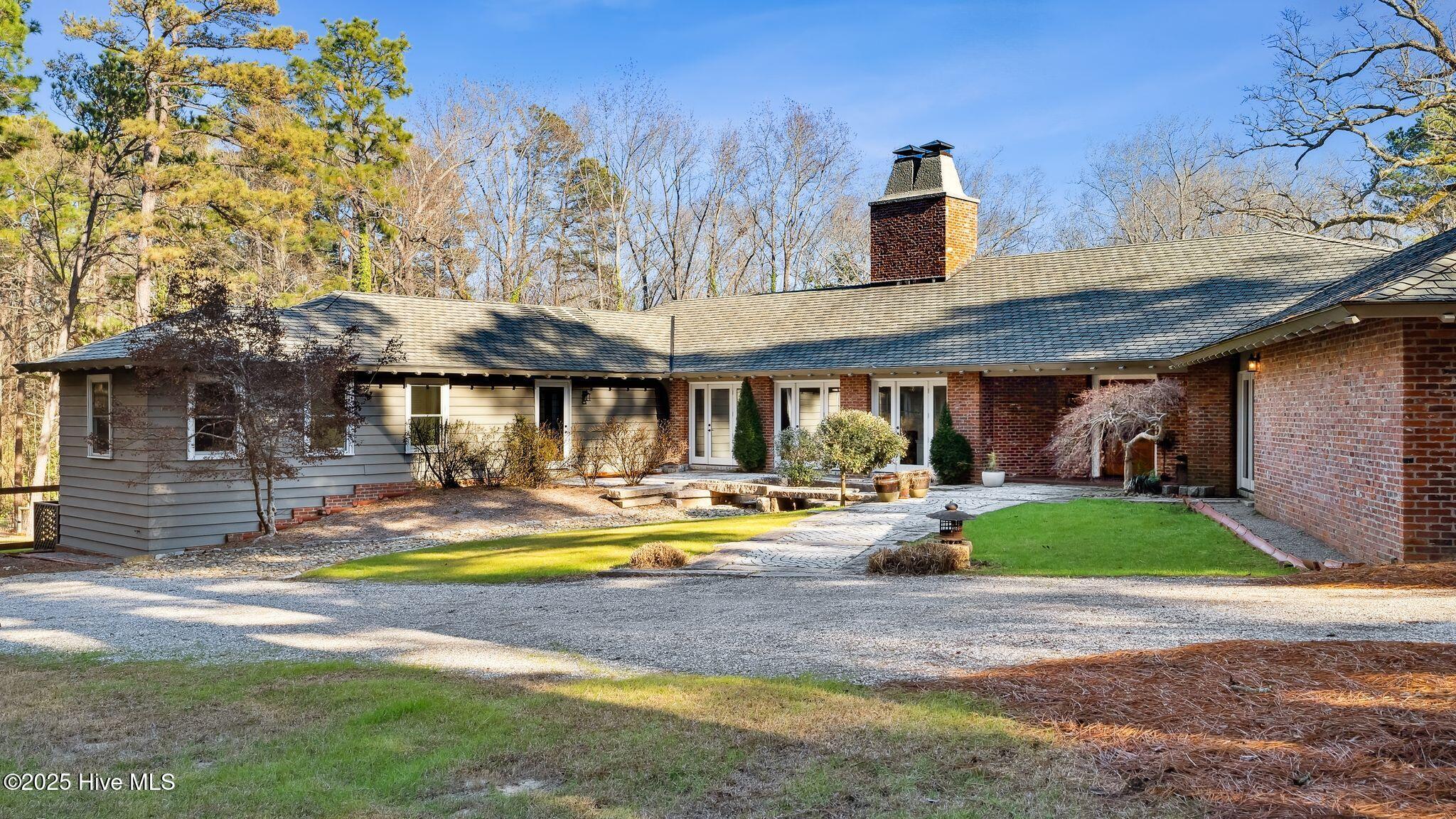 1645 E Indiana Avenue