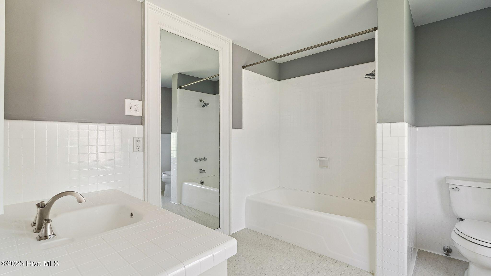 1645 E Indiana Avenue