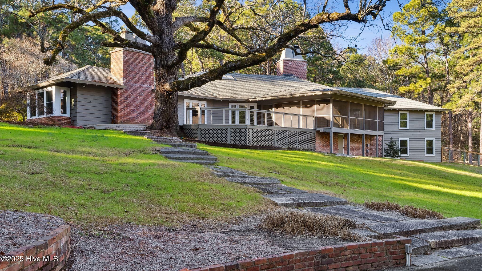 1645 E Indiana Avenue