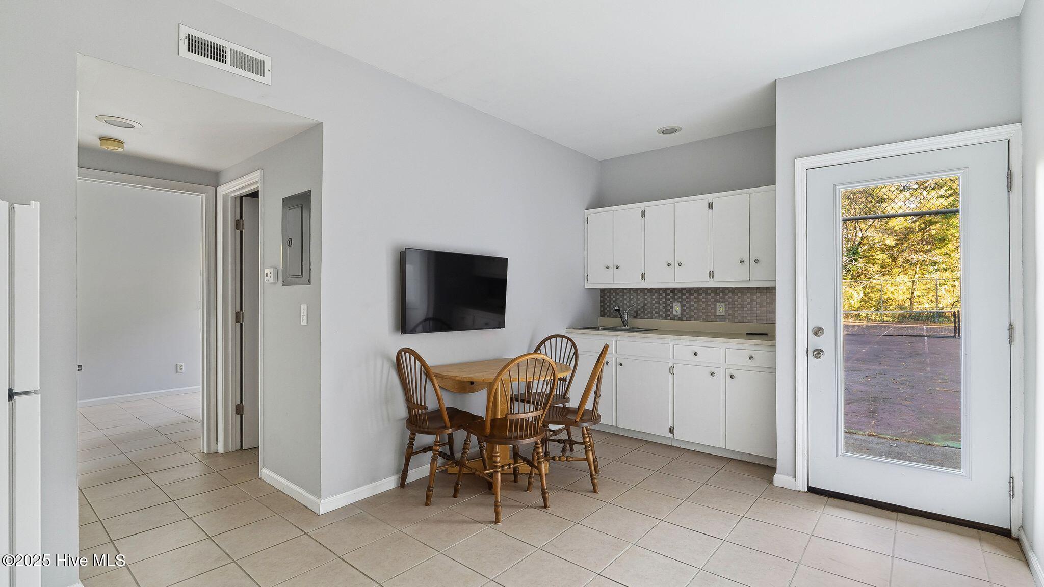 1645 E Indiana Avenue