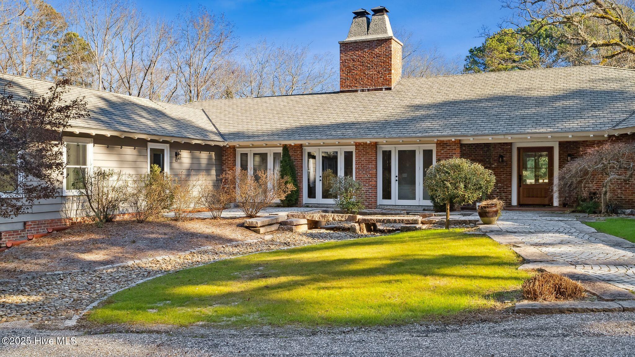 1645 E Indiana Avenue