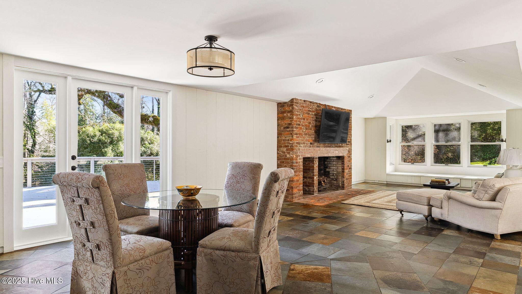 1645 E Indiana Avenue