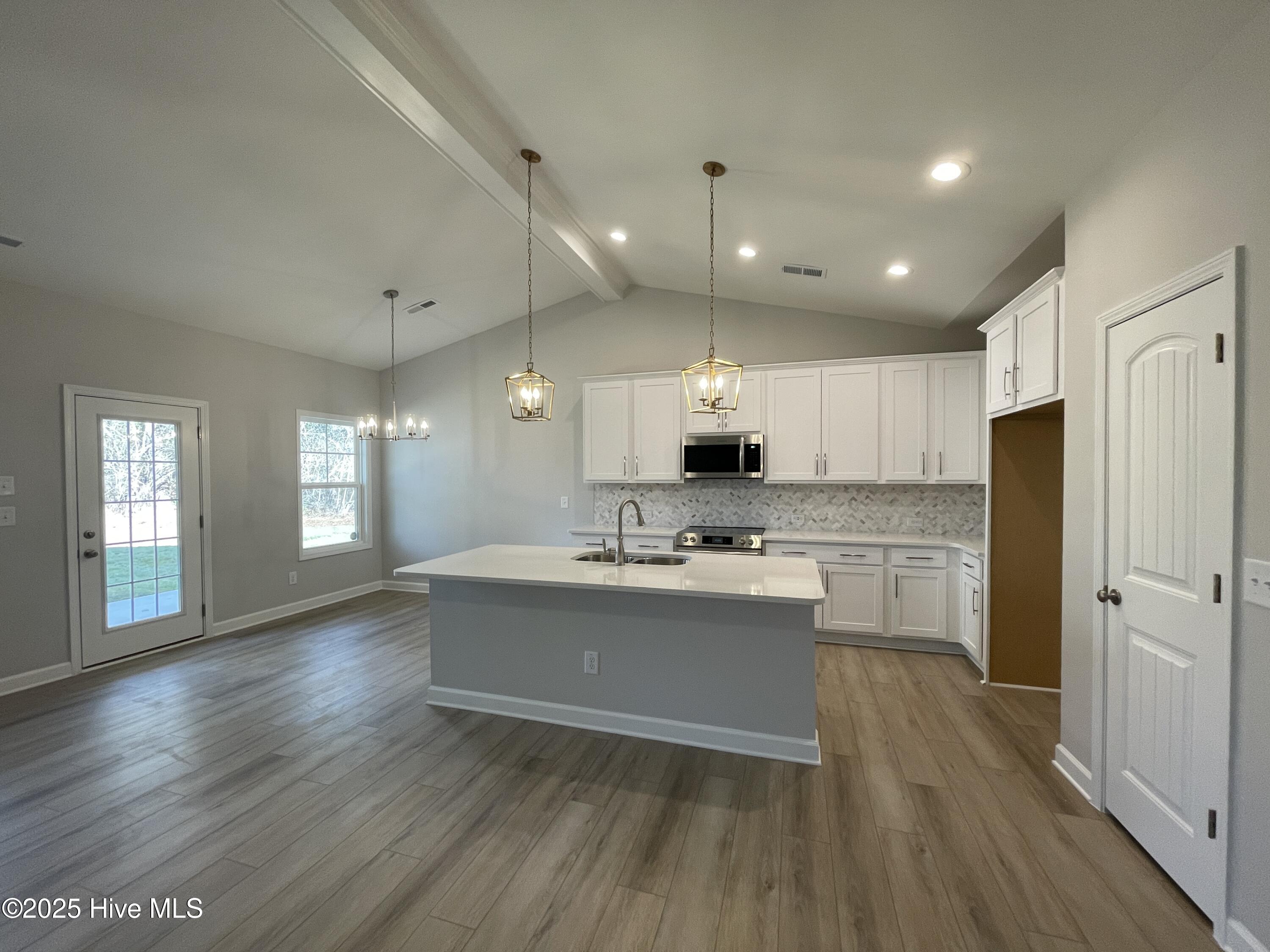 112 Pungo Lane, 504