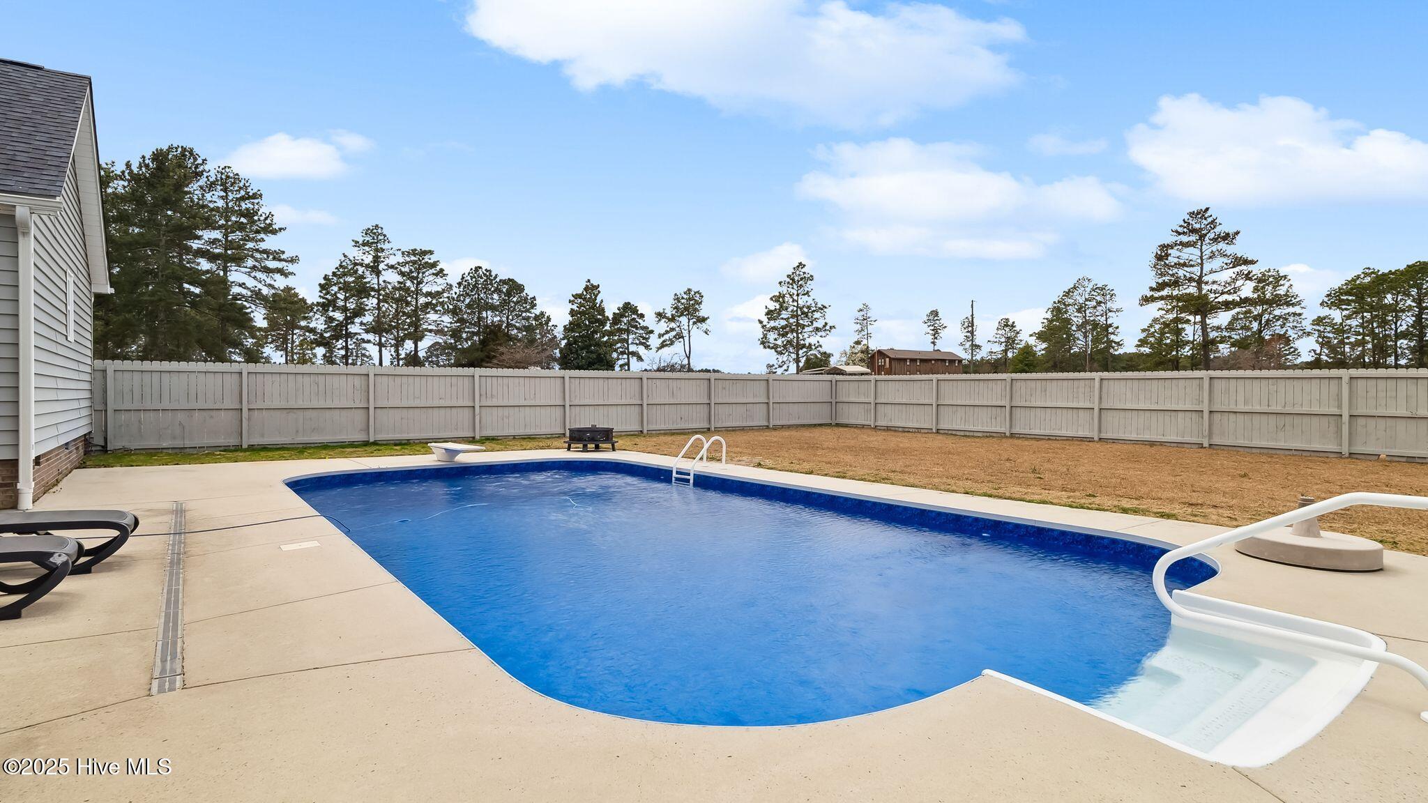 222 Pelham Trail NW