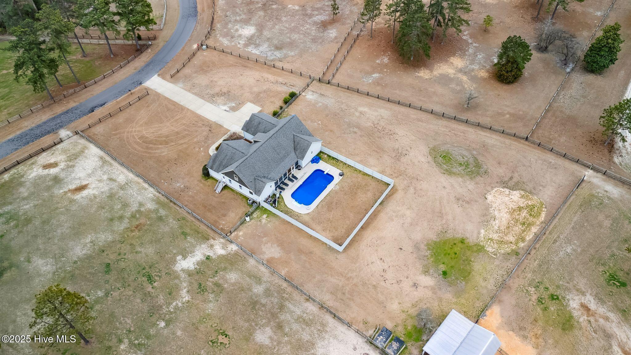 222 Pelham Trail NW