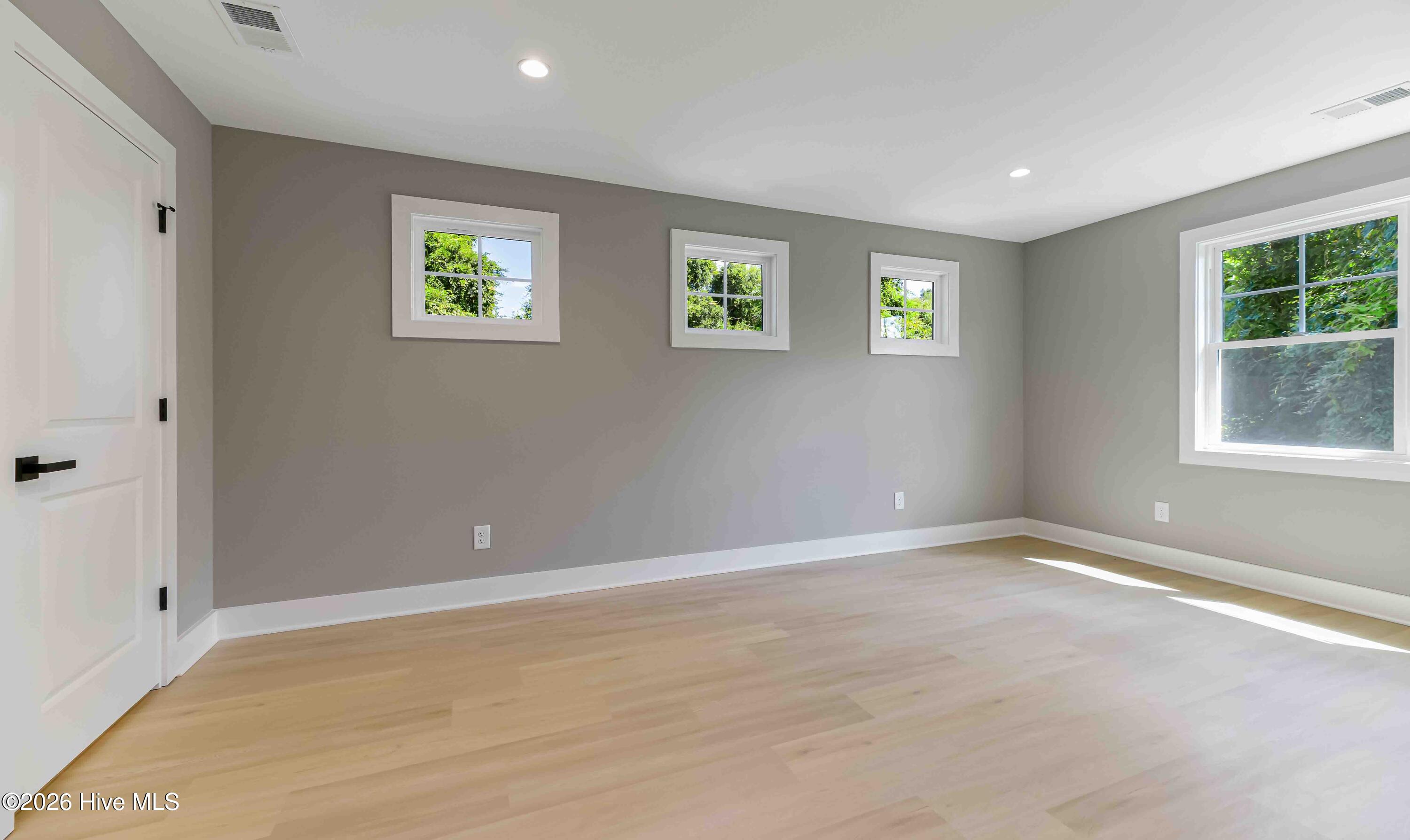 455 W New Hampshire Avenue