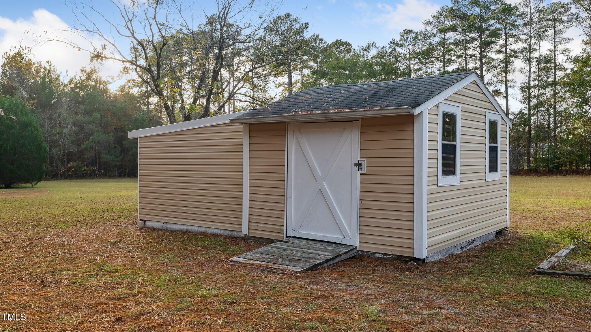 825 Quewhiffle Road