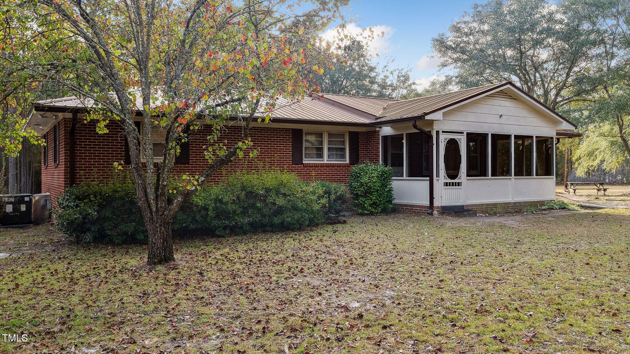 825 Quewhiffle Road