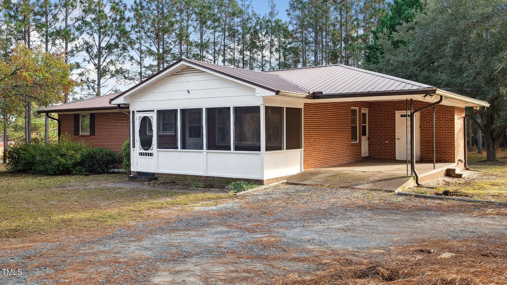 825 Quewhiffle Road