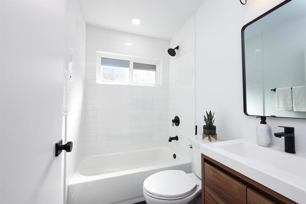 5685 Santa Margarita Street