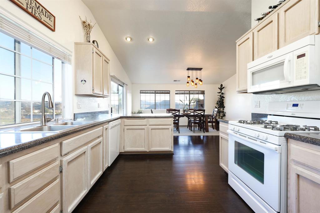 10381 Mountain View Lane