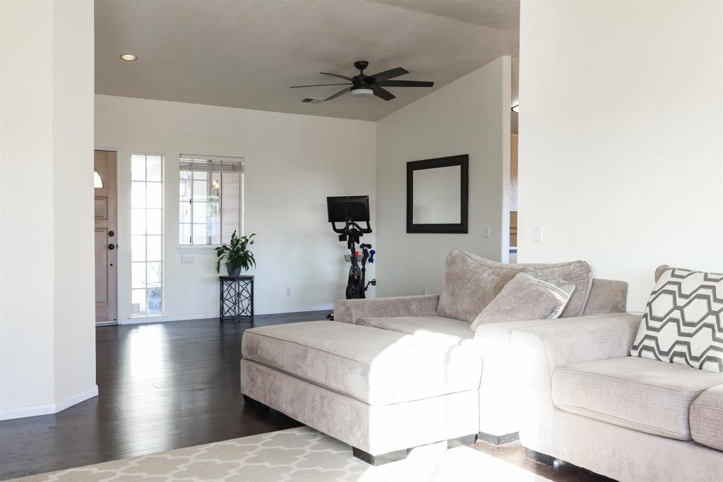 10381 Mountain View Lane