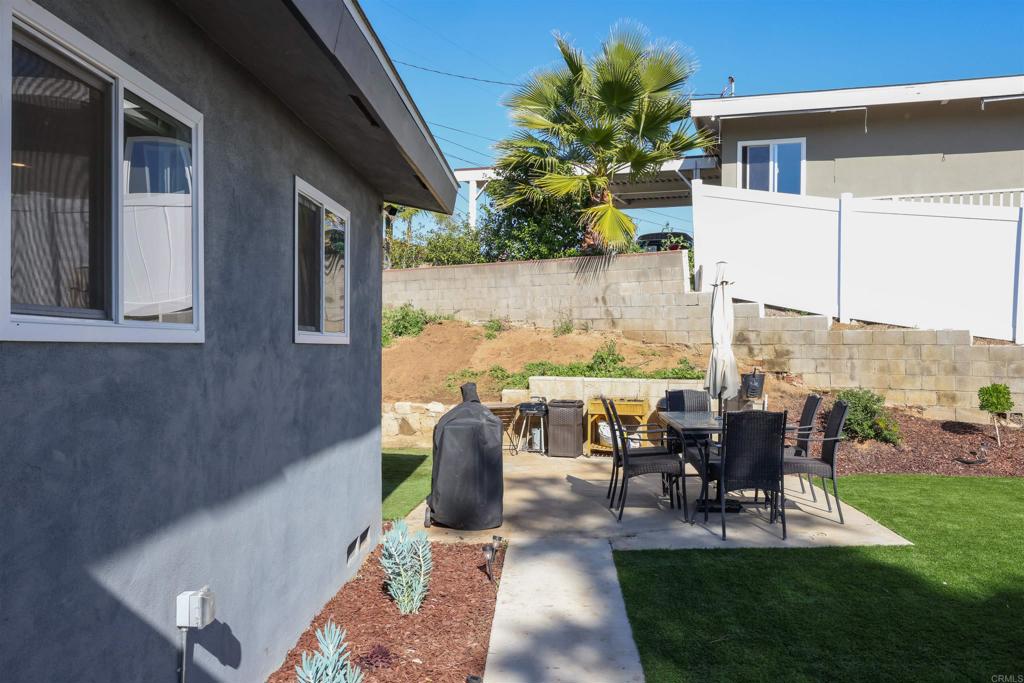 9715 Emerald Hill Lane