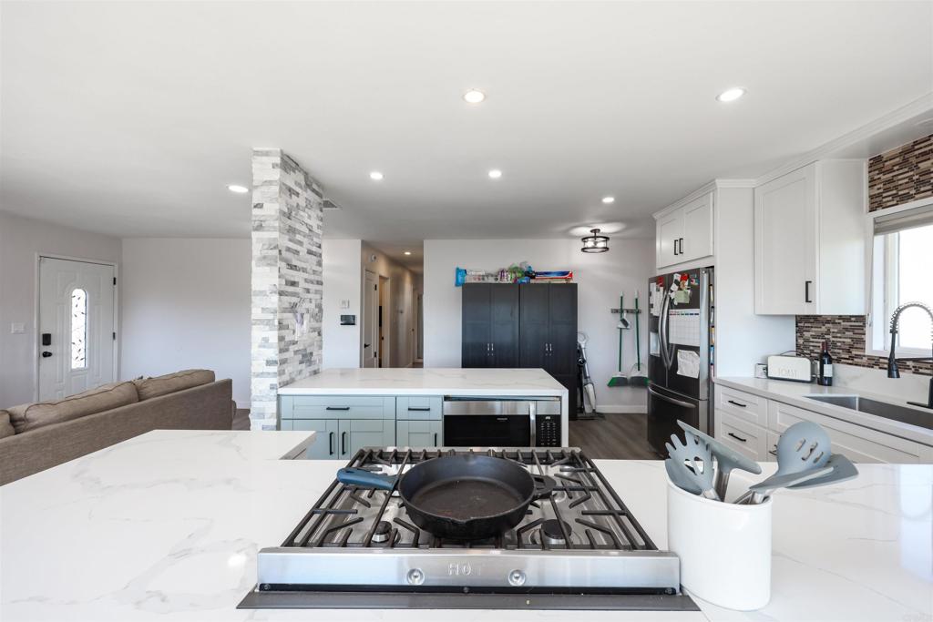 9715 Emerald Hill Lane