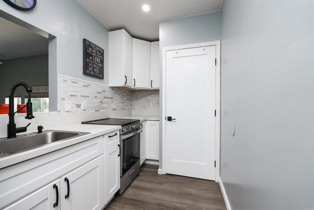 9715 Emerald Hill Lane