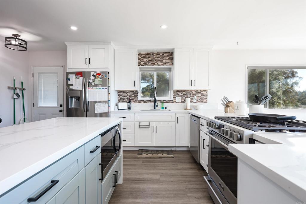 9715 Emerald Hill Lane