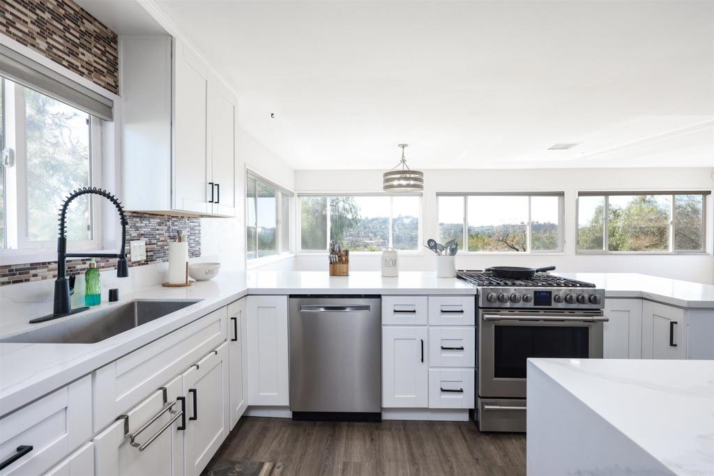 9715 Emerald Hill Lane