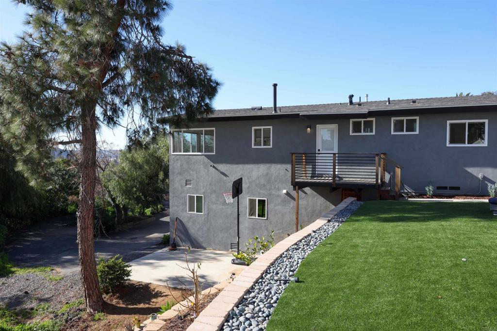 9715 Emerald Hill Lane