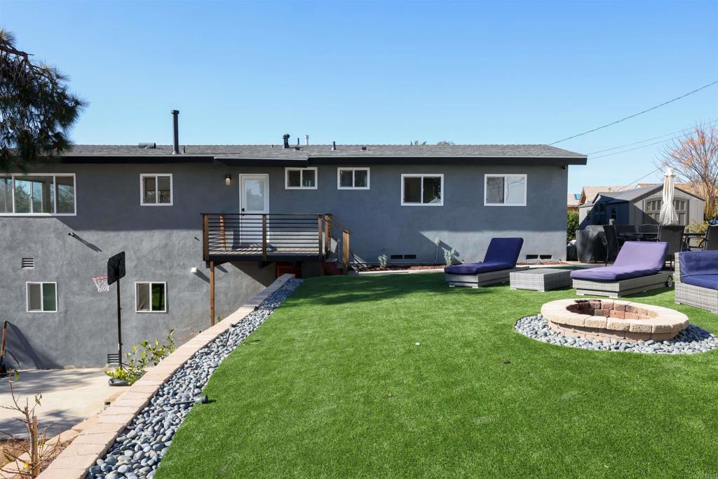 9715 Emerald Hill Lane