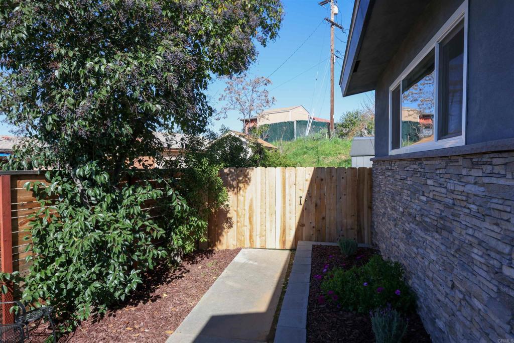 9715 Emerald Hill Lane