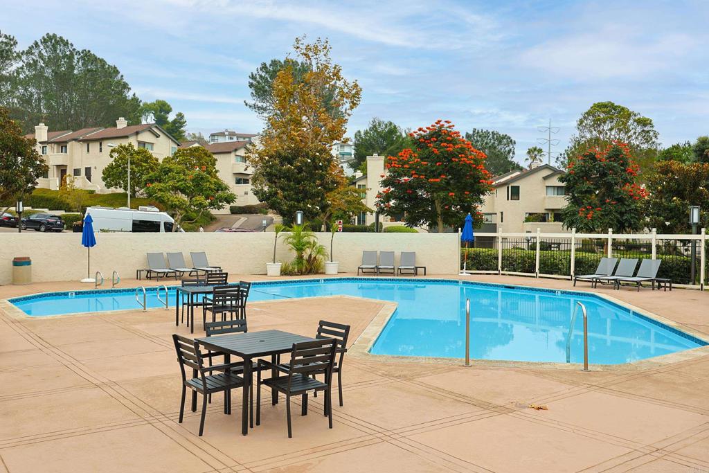 1222 River Glen Row 65