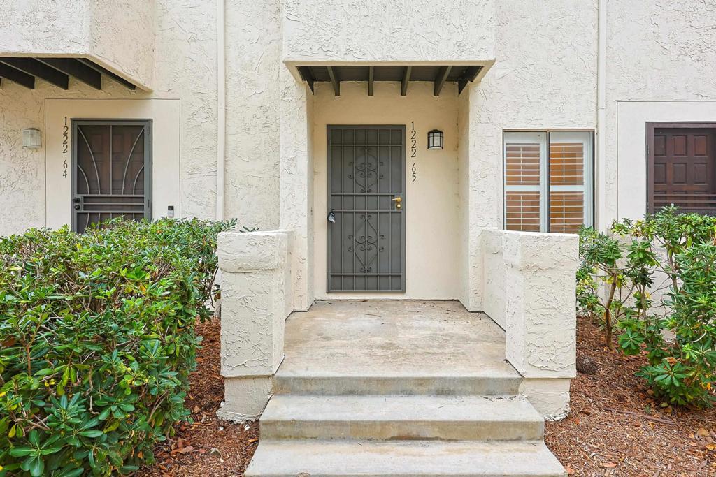 1222 River Glen Row 65