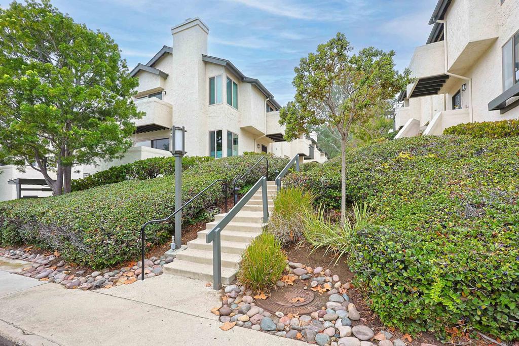 1222 River Glen Row 65