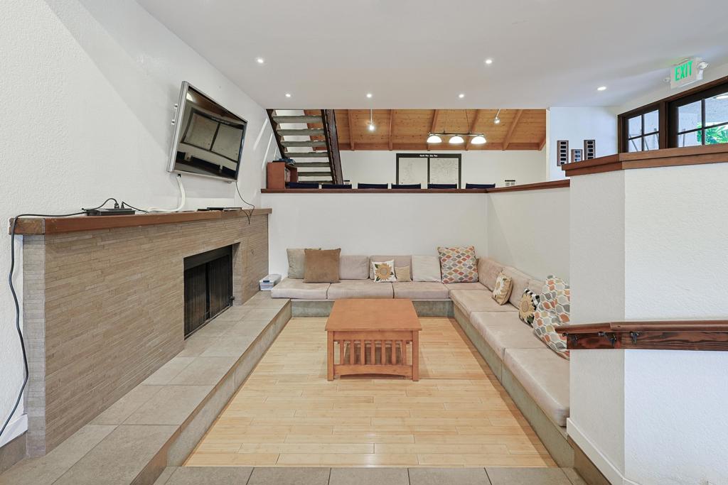 1222 River Glen Row 65